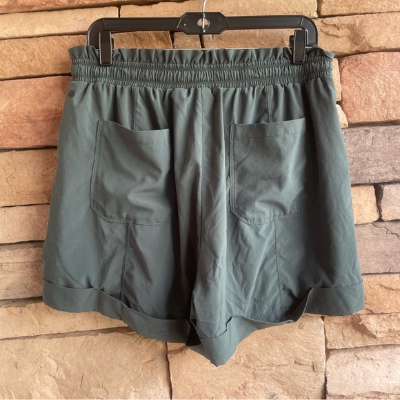 Zella green lightweight active Shorts Women’s XL - Picture 6 of 13